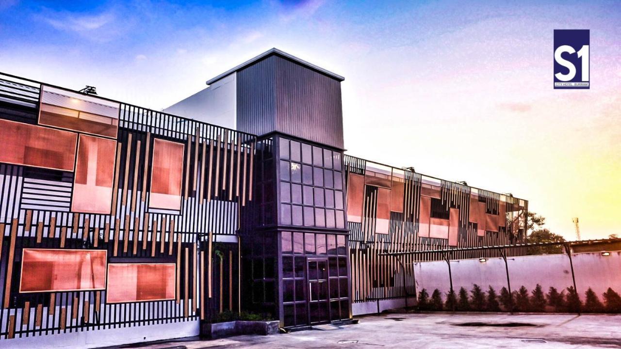 S1 City Hotel Buriram Esterno foto