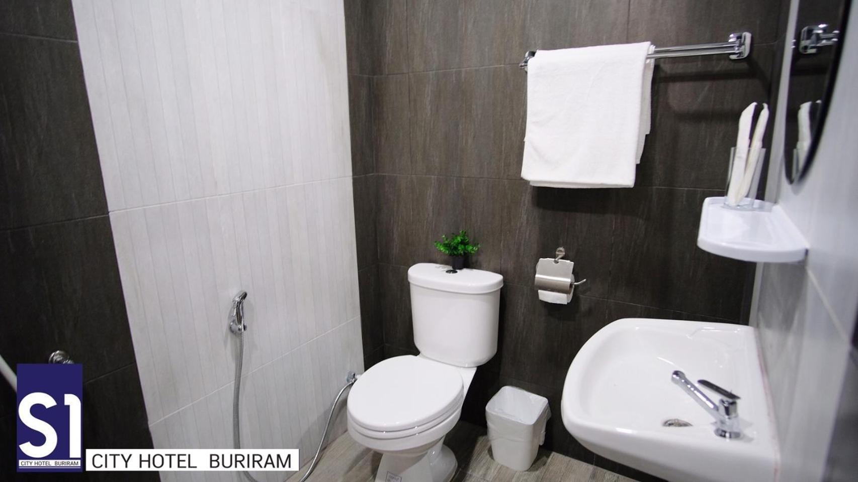 S1 City Hotel Buriram Esterno foto
